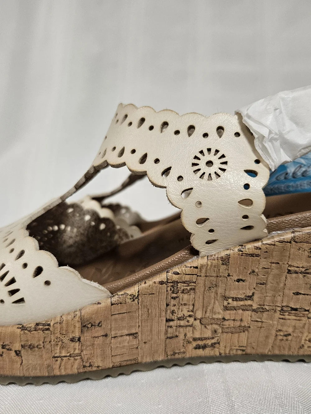 NWT Skechers Women's Beige Wedge Luxe Foam Slingback Sandals